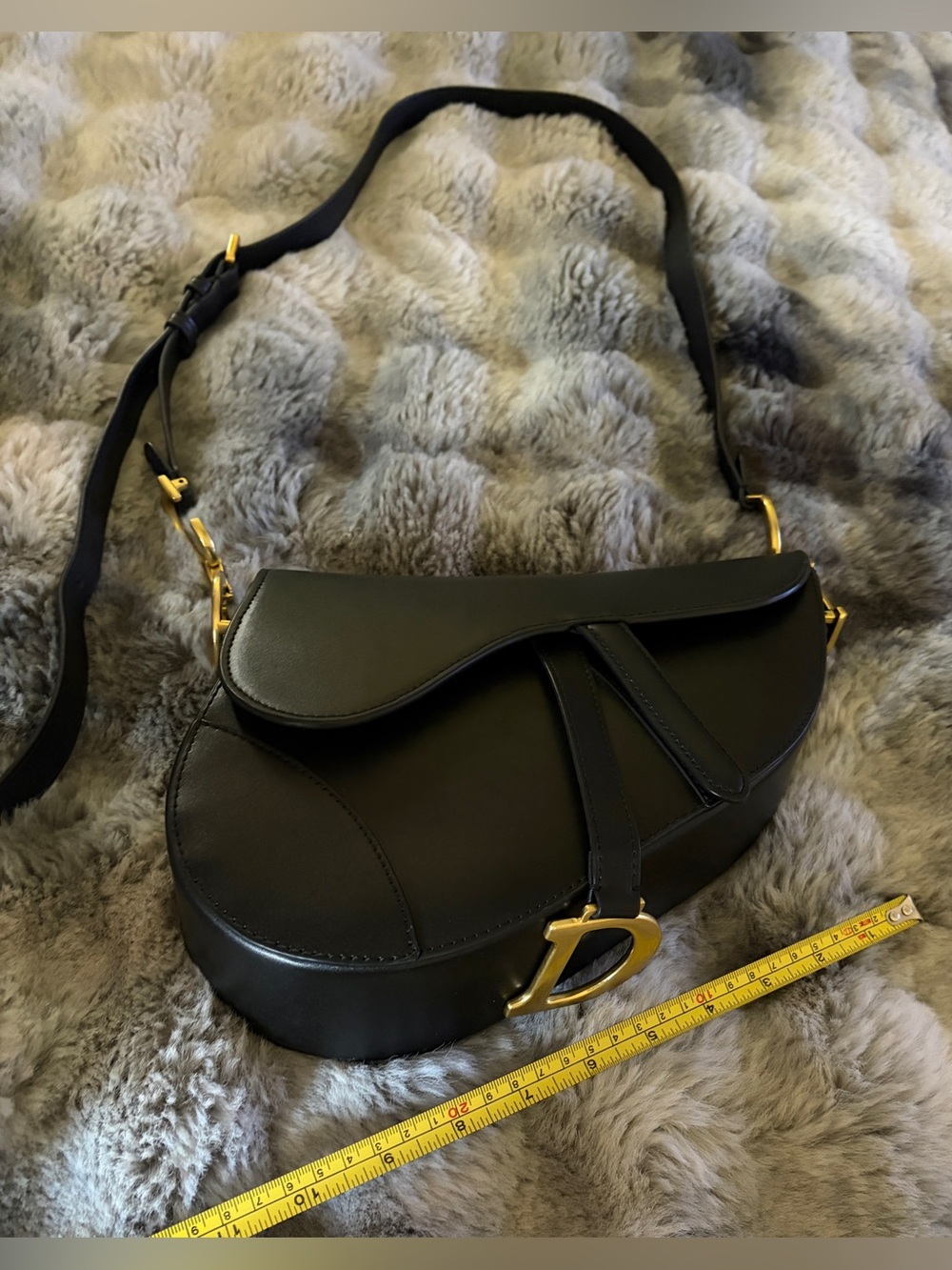 Dior Black Leather Saddle Crossbody w/Gold 'D'Charm check pictures read messages - Picture 10 of 15